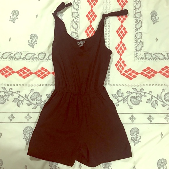 Black XS Angie adjustable romper - Picture 2 of 5